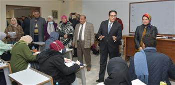   رئيس جامعة القاهرة يتفقد لجان الامتحانات بكليات الآداب والتجارة والإعلام والآثار 