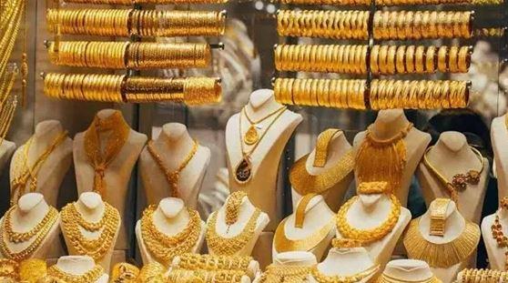 الذهب يواصل ارتفاعه مع بداية 2025 مدعوما بتراجع الدولار