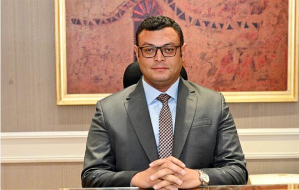 وزير الإسكان يجتمع بمسئولي "المجتمعات العمرانية" لمتابعة سير العمل