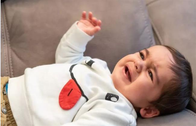تغذية آمنة للأطفال.. نصائح للتعامل مع التلبك المعوي والقيء