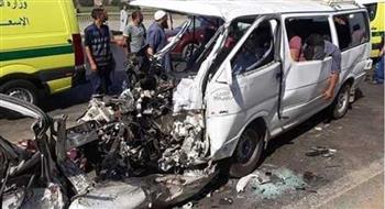   المرور: رفع آثار حادث تصادم مقطورة نقل وسيارتين في المنيا