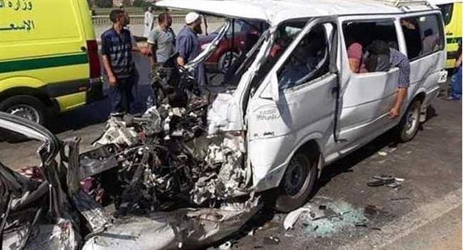 المرور: رفع آثار حادث تصادم مقطورة نقل وسيارتين في المنيا