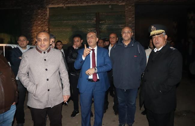 بعد السيطرة على حريق ثلاجة خضار أجهور.. محافظ القليوبية ومدير الأمن يتابعان عملية التبريد