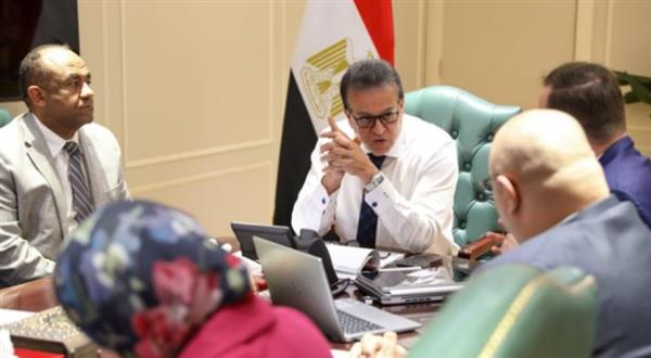 وزير الصحة يجتمع بـ وفد "سيرفيه الفرنسية" لبحث الاستثمارات في مجال الدواء