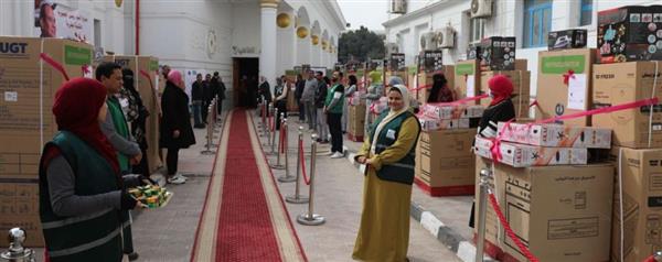 محافظ المنيا يسلم أجهزة لـ 20 عروسا مقدمة من "مصر الخير"