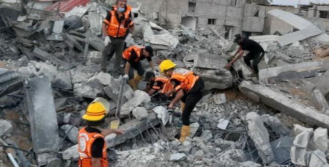 الدفاع المدني الفلسطيني: انتشال جثامين 66 شهيدا من تحت أنقاض أبنية فى غزة