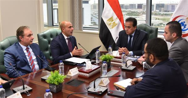 وزير الصحة يبحث سبل التعاون وخطط العمل المشترك مع "استرازينكا"