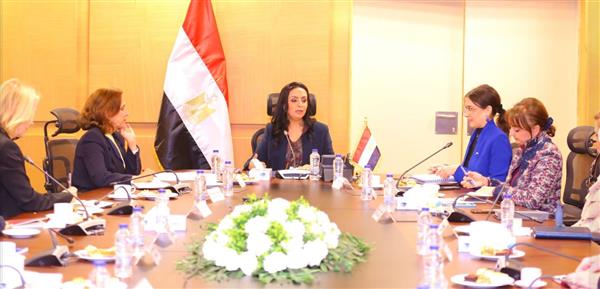 وزيرة التضامن تلتقي عددا من سفيرات الدول الأجنبية في مصر