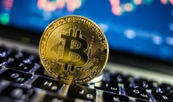 تراجع بتكوين بعد ارتفاع مؤقت وسط ضجة ترامب للعملات الرقمية