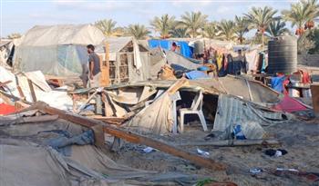   القاهرة الإخبارية: الفلسطينيون ينصبون الخيام على ركام منازلهم في خان يونس