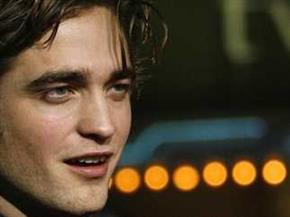   روبرت باتيسنون يسخر من انتقادات Twilight المستمرة