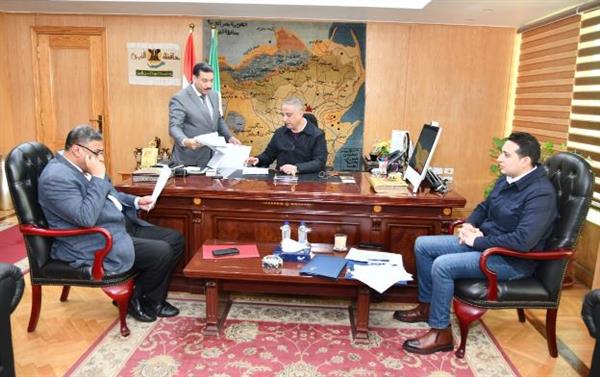 محافظ الفيوم يتسلم المخططات الاستراتيجية العامة المعدلة لمدينتي " الفيوم و يوسف الصديق "