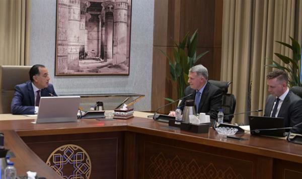 رئيس الوزراء يلتقي مسئولي "شركة شيفرون" العالمية لبحث تعزيز سُبل التعاون المشترك