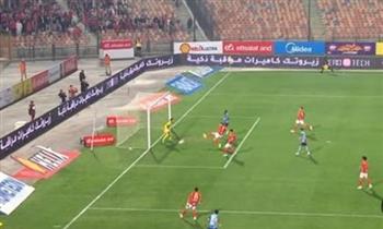   نيران صديقة .. رامي ربيعة يمنح بيراميدز التقدم بهدف على الأهلي