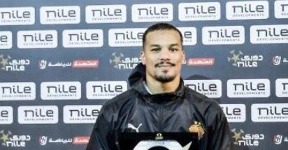 فخرى لاكاي ينال جائزة أفضل لاعب فى مباراة سيراميكا و غزل المحلة