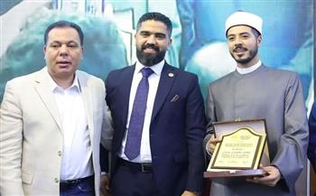   "الشعب الجمهورى" بالقليوبية يكرم الفائز فى المسابقة العالمية لترجمة القرآن الكريم 