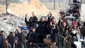   «اليوم عودة إلى الشمال وغدًا للقدس».. مشاهد رجوع النازحين لغزة تغضب إسرائيل