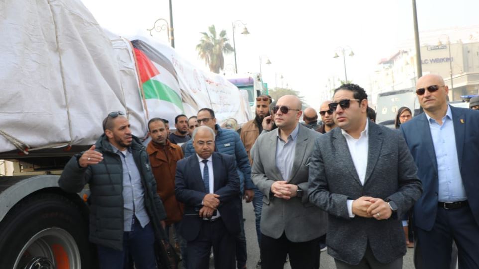من قلب بني سويف.. تحرك قافلة إغاثية لدعم الأشقاء فى غزة