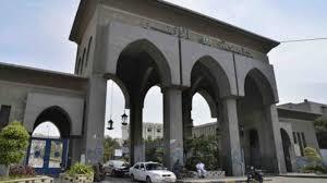   "جامعة الأزهر" تنفي إصدار قرار بتدريس علوم الطب باللغة العربية 