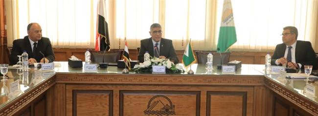 محافظ الجيزة يواصل لقاءاته الدورية مع المواطنين لبحث الطلبات والشكاوى