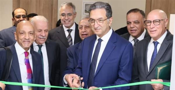 الأكاديمية العربية تطلق اسم الطبيب العالمي علاء الغنيمي على أحدث غرفة عملياتها
