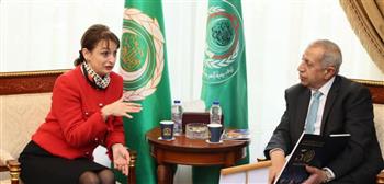   سفيرة رومانيا بالقاهرة تبدي إعجابها بالمنشآت العلمية بالأكاديمية العربية 