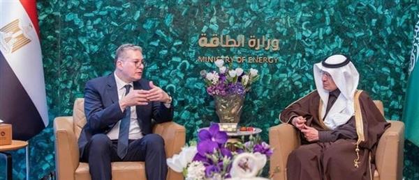 مباحثات مشتركة بين وزير البترول ووزير الطاقة السعودى بالرياض