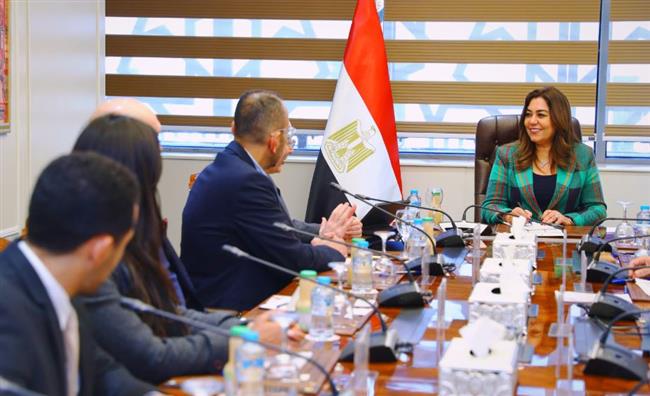 وزيرة التنمية المحلية تبحث تحسين مناخ الاستثمار ومجالات التعاون المشترك