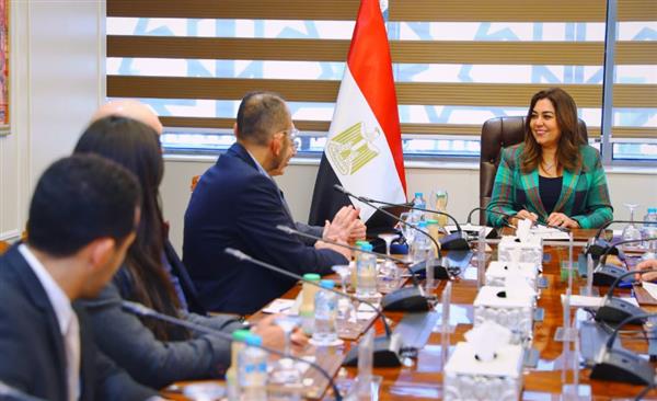 وزيرة التنمية المحلية تبحث تحسين مناخ الاستثمار ومجالات التعاون المشترك