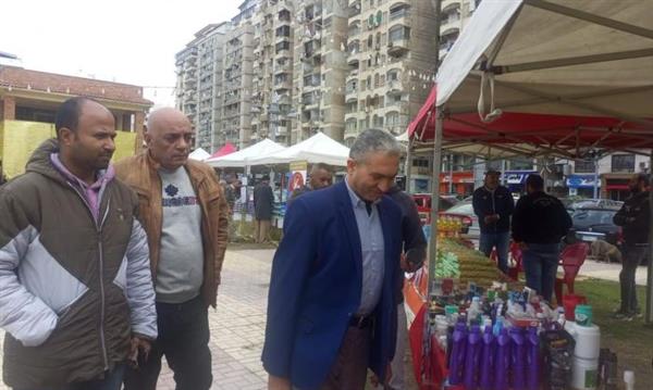 وكيل تموين الإسكندرية يتفقد فعاليات "سوق اليوم الواحد"
