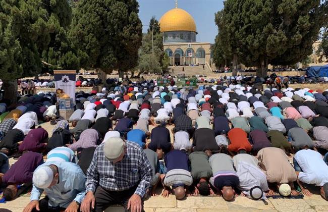 50 ألف فلسطيني يؤدون صلاة الجمعة في المسجد الأقصى