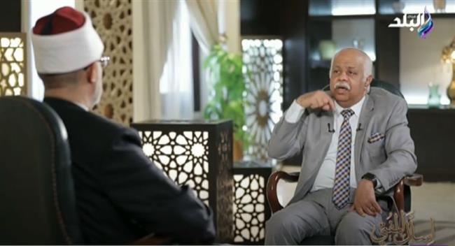 المفتي يوضح حكم بناء الكنائس .. وحق الزوجة المسيحية على المسلم .. فيديو
