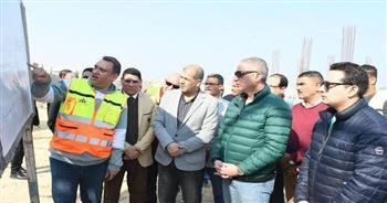 محافظ الفيوم يتفقد عددا من مشروعات مياه الشرب والصرف الصحي الجاري تنفيذها