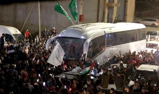 الاحتلال يطلق سراح 110 أسرى فلسطينيين ضمن الدفعة الثالثة من صفقة التبادل