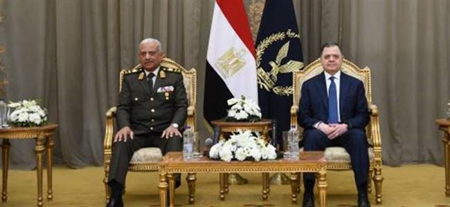 وزير الداخلية يستقبل الفريق أول عبد المجيد صقر ورئيس الأركان للتهنئة بعيد الشرطة