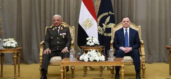 وزير الداخلية يستقبل الفريق أول عبد المجيد صقر ورئيس الأركان للتهنئة بعيد الشرطة