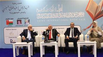   معرض الكتاب يناقش موسوعة "اسأل سلسلة الأهرامات.. اسأل عالم الآثار" لـ زاهي حواس