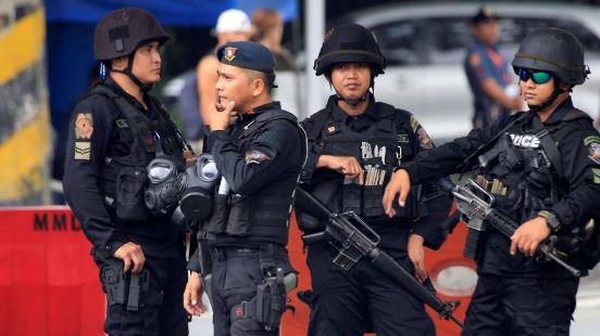 الشرطة الفلبينية تعلن مقتل أحد أفرادها في حادث تحطم الطائرة الأمريكية