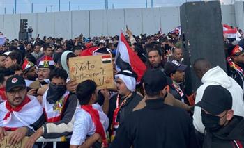   "كلنا معاك يا سيسي".. آلاف المصريين يحتشدون أمام معبر رفح رفضا للتهجير