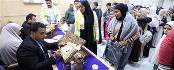   ركن الخط العربي في جناح الأزهر الشريف: نافذة على الإبداع والجمال