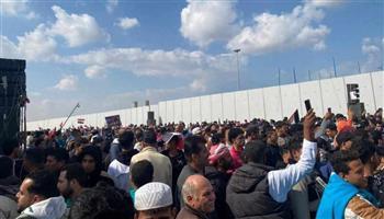 الإعلام العبري يبرز مشاهد الحشود الشعبية فى رفح لرفض تهجير الفلسطينيين
