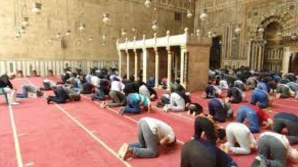 سنة صلاة الجمعة البعدية في المسجد أم البيت ؟.. ماذا فعل حضرة النبي ؟
