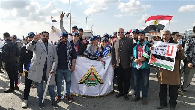 طلاب جامعة بنها يشاركون فى وقفات رفح دعما للقيادة السياسية برفض تهجير الفلسطينيين