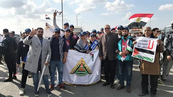 طلاب جامعة بنها يشاركون فى وقفات رفح دعما للقيادة السياسية برفض تهجير الفلسطينيين