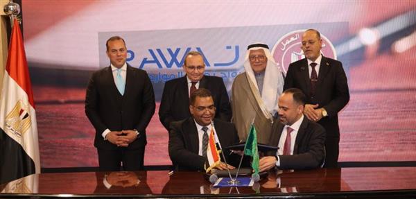 وزير العمل يشهد توقيع اتفاقية مع "شركة رواج" لتوفير كوادر مصرية لسوق العمل السعودية