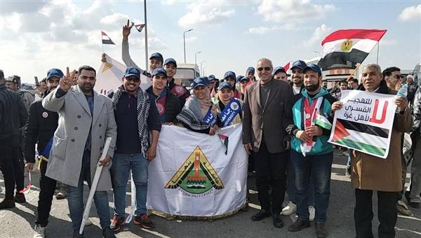 طلاب جامعة بنها يحتشدون في رفح دعما للقيادة السياسية ورفض تهجير الفلسطينيين