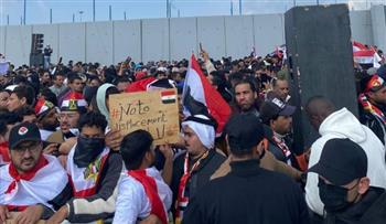   آلاف المصريين يحتشدون نحو معبر رفح دعمًا لفلسطين ويهتفون " لا للتهجير"