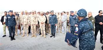   الفريق أول عبد المجيد صقر يتفقد قاعدة الإسكندرية البحرية ويلتقي بعدد من المقاتلين