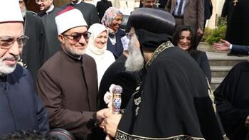   مفتي الجمهورية يهنئ البابا تواضروس بعيد الميلاد المجيد 