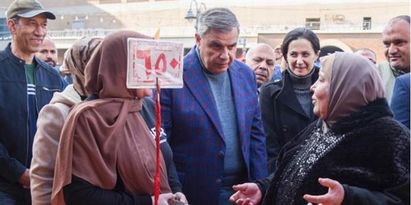 محافظ الإسكندرية يتفقد سوق اليوم الواحد للتجار  بالورديان  وسيدي جابر